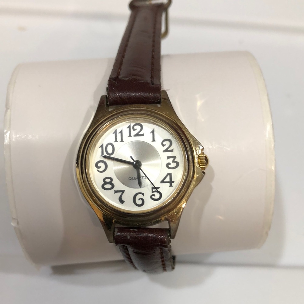 Ladies Advance brown genuine leather quartz watch